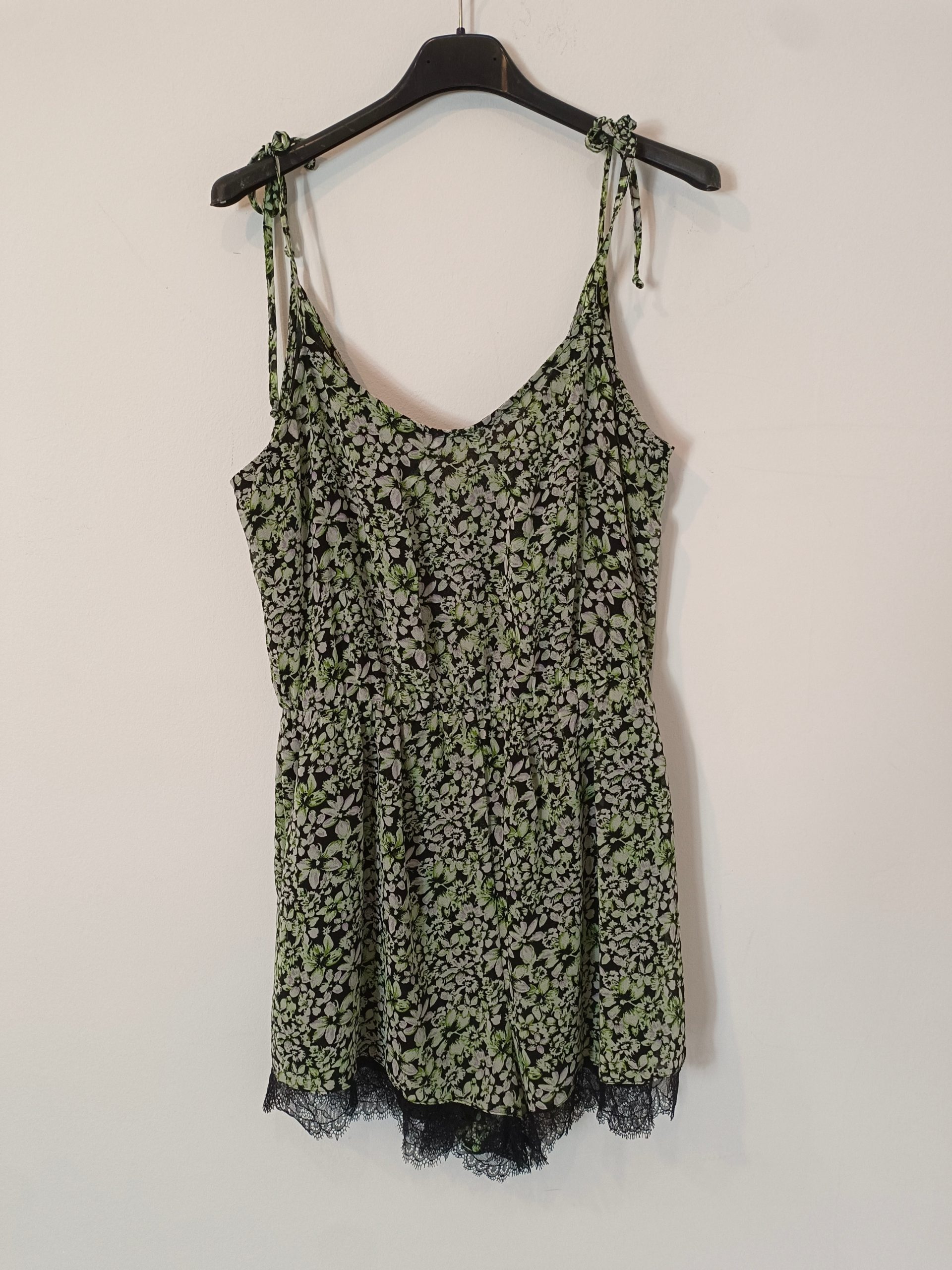 BCBG. Mono corto negro flores T.m